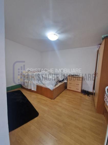 Casa individuala + curte | 5 camere | metrou 10 min. - 2