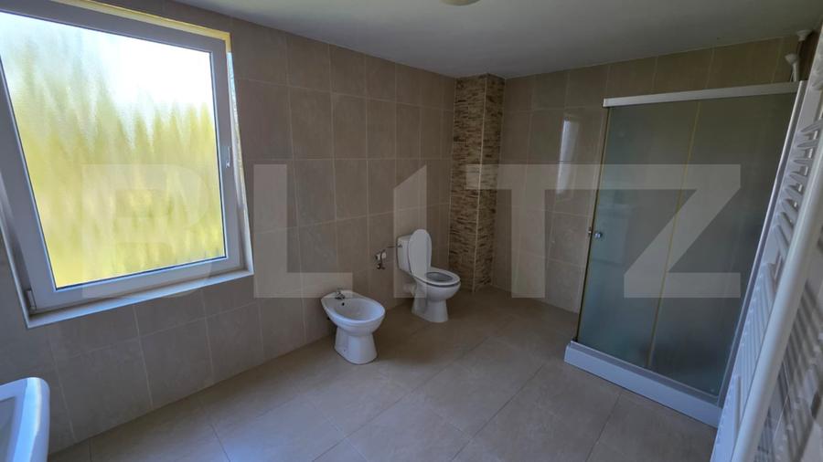 Casa de vanzare, cu 4 dormitoare si 10 arii teren, zona Unirea