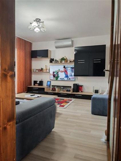 Decomandat cu 2 băi linga BRD