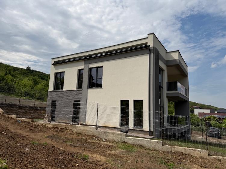 Vand casa finalizata cu CF in zona Roat,Faget