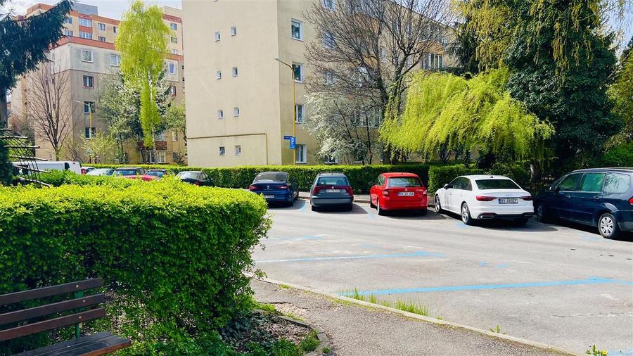 Apartament de vanzare 3 camere cu pivnita mare, Astra, Brasov