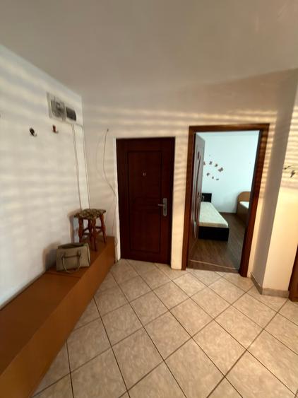 Apartament 2 camere etaj 2 zona Liceului Economic