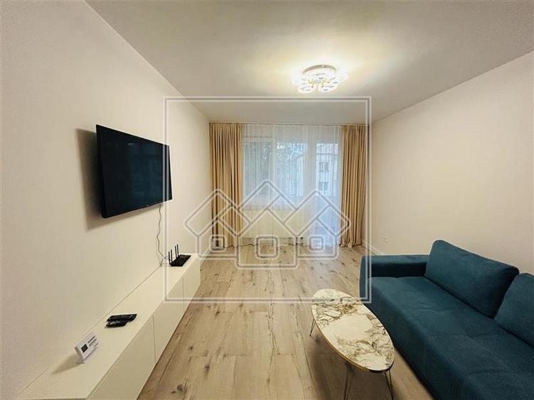 Ap cu 2 camere, mobilat modern, balcon inchis, Zona Rahovei