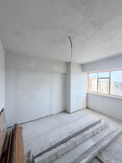 APARTAMENT SPATIOS CU VEDERE PE 2 PARTI