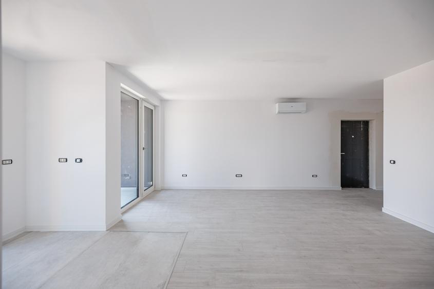 Apartament 3 camere, 2 bai, terasa 14 mp, ansamblu nou | Comision 0
