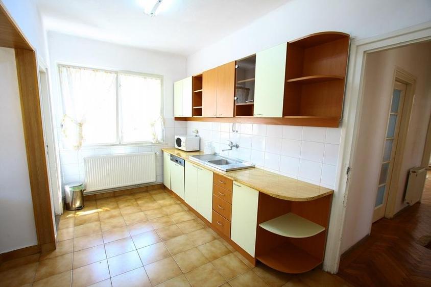 Apartament 3 camere de inchiriat.