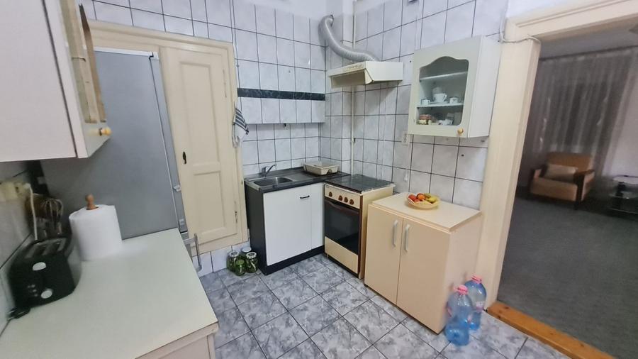 Casa 3 camere zona centrală Cristian