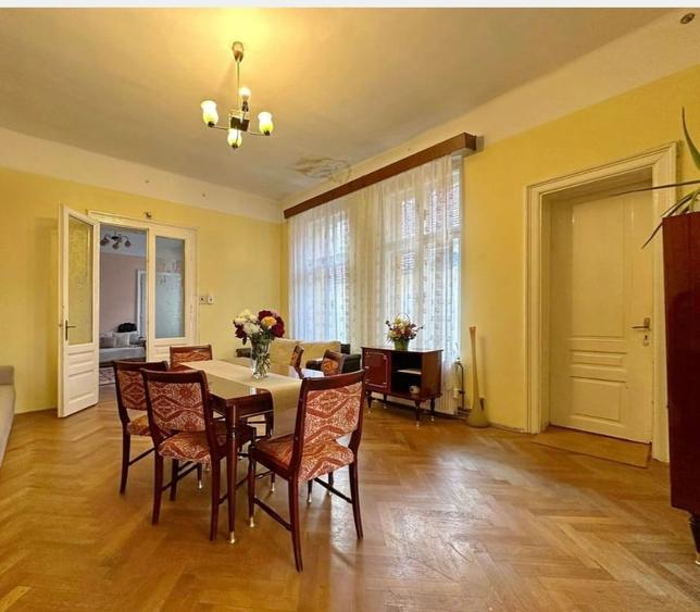 Apartament spațios în Centrul Istoric al Brașovului – zonă premium