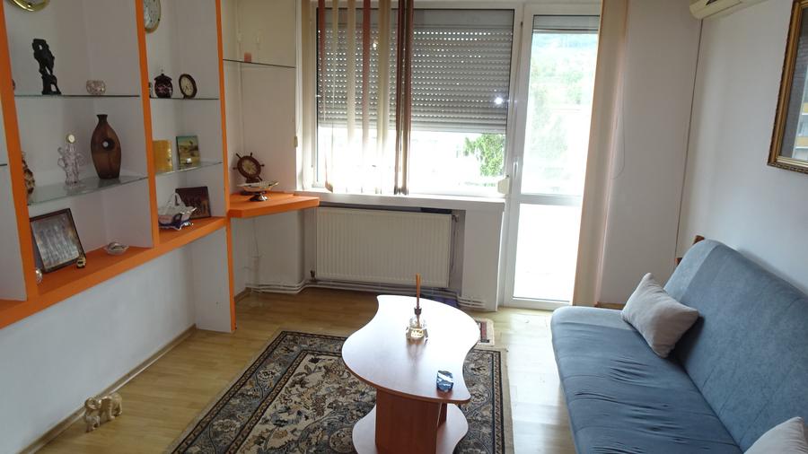 Vand apartament 2 camere in Deva, zona ultracentrala( Bd 1 Decembrie), mobilat