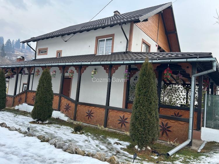 Casă de vânzare mai multe detalii la nr 0756709977 - 6
