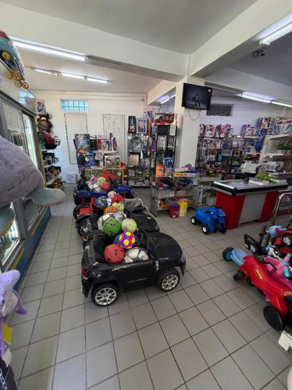 Spatiu comercial de 1300 mp pe 4 nivele, in centrul orasului Filiasi