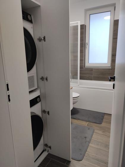 Apartament cu 3 camere, 2 bai si loc de parcare