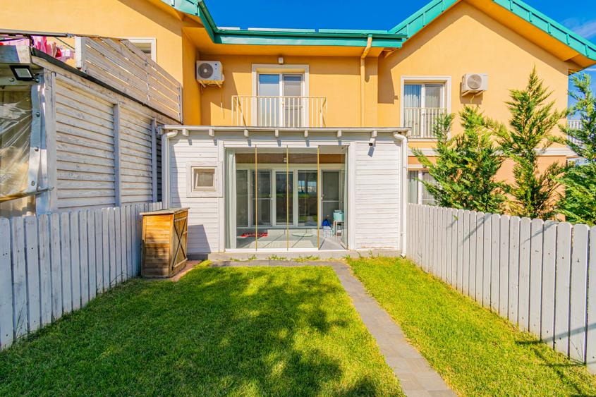 Locuință modernă, gata de mutare,cu terasă si curte proprii, acces la piscina