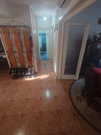 Apartament 4 Cam Splaiul Crișanei, Proprietar
