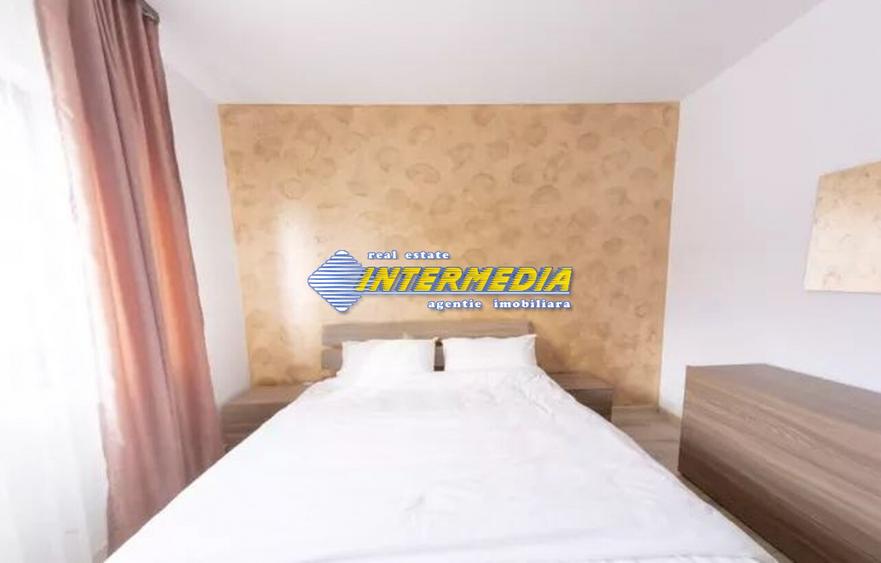 Apartament cu 3 camere de inchiriat Bloc Nou Cetate mobilat si utilat nou