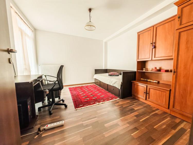 Casa 4 camere si curte generoasa - Ghencea