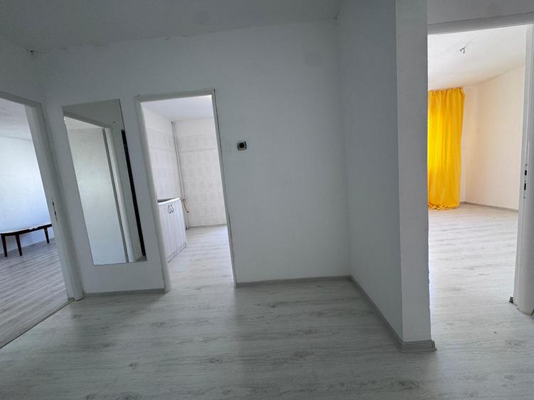 NORD - Apartament 2 cam DECOMANDAT, Etaj 3/4, Bloc 1986