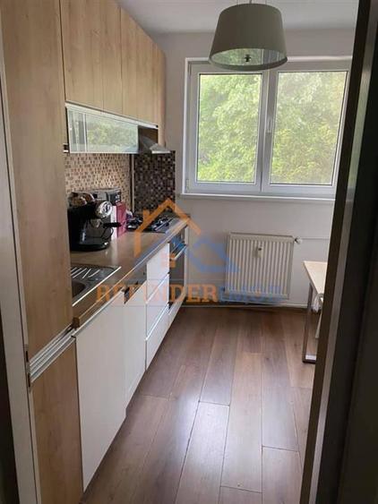 Apartament de vanzare cu 3 camere, zona Titan - Piata Minis