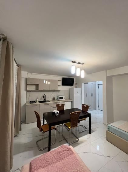 -Garsoniera lux mobilata si utilata complet in primul rand la mare