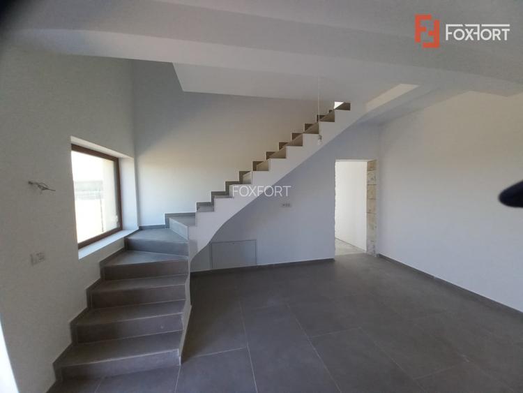 Duplex cu 4 camere, teren individual de 259 mp si terasa de 20 mp, in Plopi
