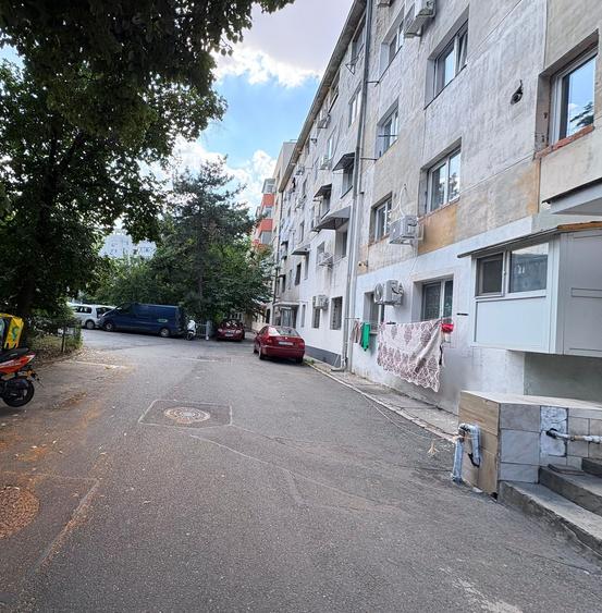 Mall Vitan-Foișorului: Mobilat Utilat, se acceptă Schimb, AC, Centrală Proprie