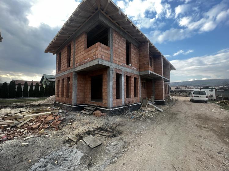 Casa individuala de 5 camere, 120 mp, 281 teren, semifinisat, zona Ioan rus