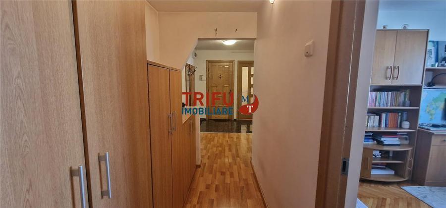 Apartament Spațios cu Balcon Închis și Parcare – Zona Cetate
