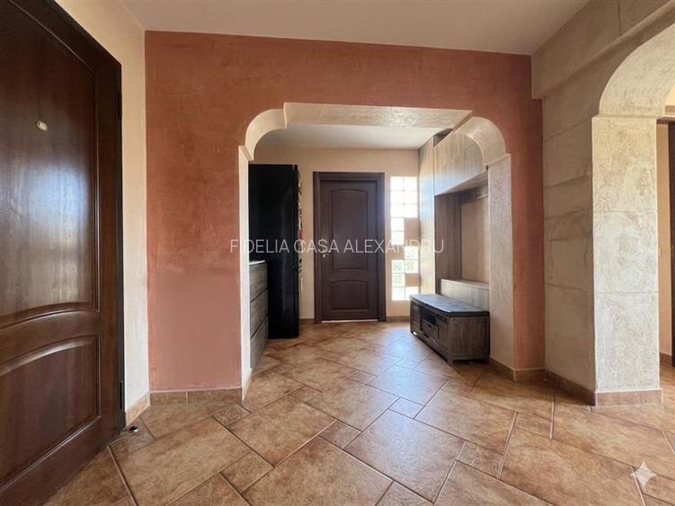 Apartament spectaculos, bloc tip vilă, Târgu Cucu - 5