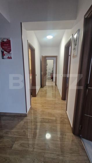 Apartament 3 camere decomandat , 2 bai ,105 mp cu balcon, Tractorul bloc nou