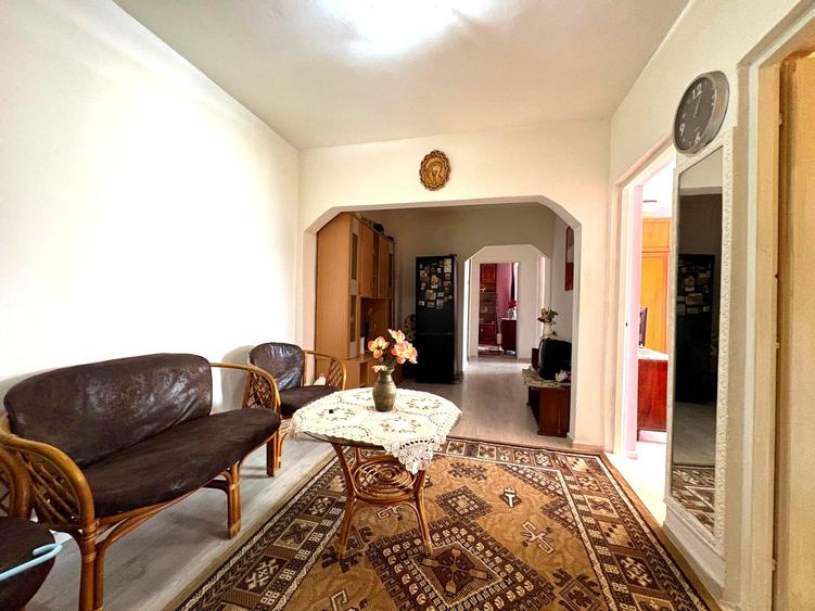 Apartament 3 camere 65mp zona semicentrala 65.000eur neg