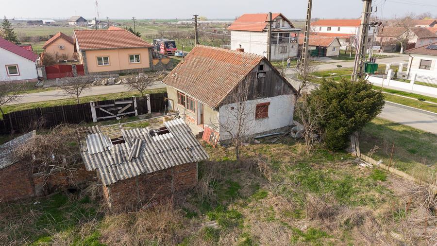 Teren 1.570 mp + casă din cărămidă–zonă liniștită