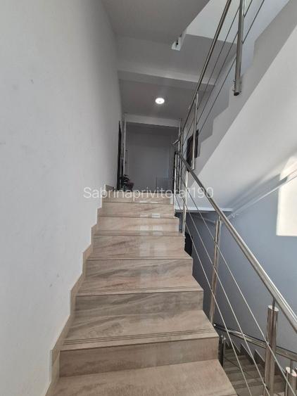 Vând apartament modern cu 2 camere  - 3