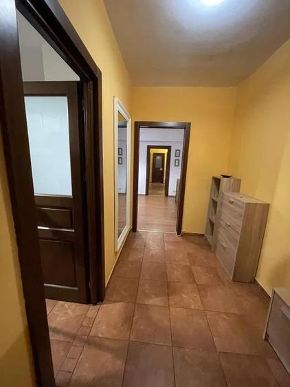 Apartament de vanzare, 4 camere, decomandat, 91 mp, Tatarasi, Piata Chirila