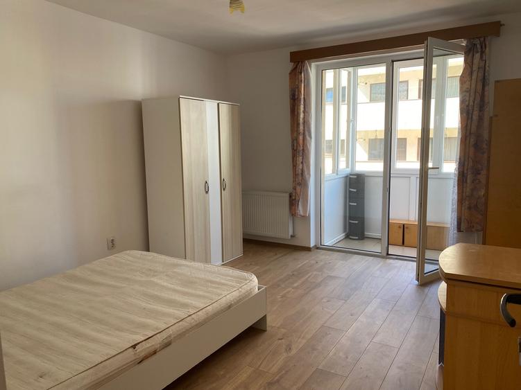 Apartament 2 camere Floresti, strada Porii, decomandat, et. 1/3, cu parcare