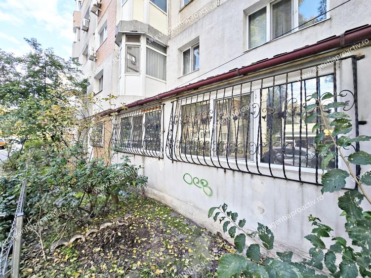 Apartament cu 3 camere, Micro 17, pretabil și pentru activități comerciale.