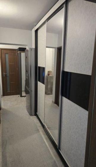 Vand apartament cu 2 camere pe Valea Oltului la 8 minute de metrou