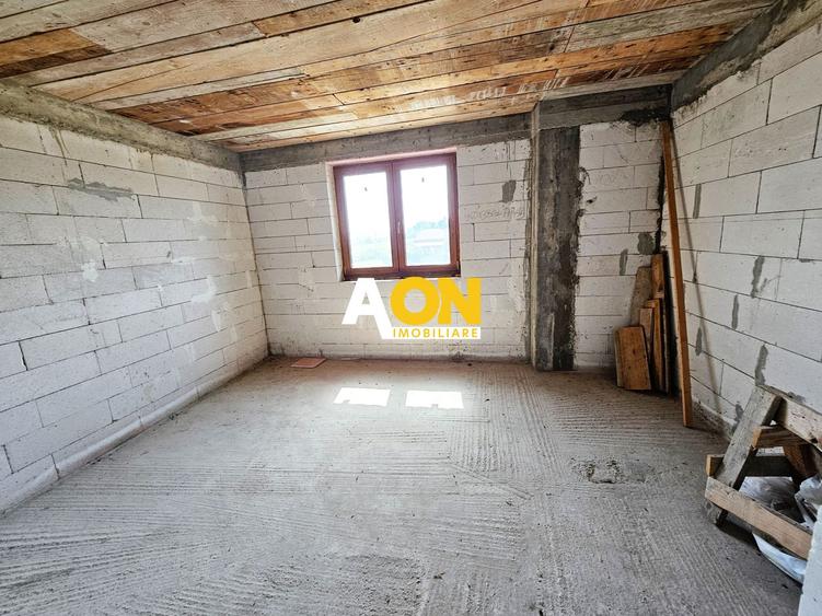 Casa la rosu, 4 camere, 301 mp teren, P+1, zona Alba-Micesti