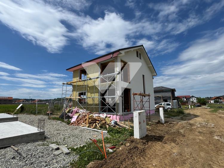 Casa individuala de vanzare 4 camere 2 bai teren 310 mp Cristian Sibiu
