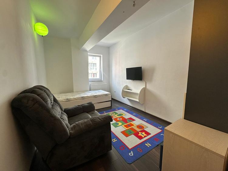 Inchiriez apartament DECOMANDAT 3 camere cu parcare si boxa