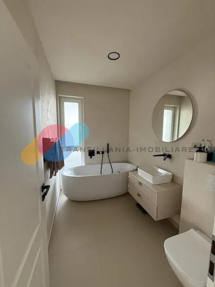 Apartament, 3 camere, 80 mp, 2 parcări subterane incluse, zona Campina