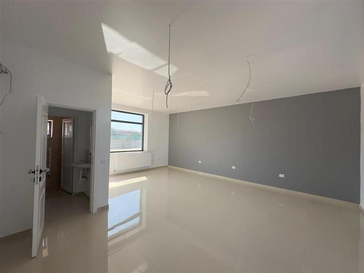 Spatii birouri, showroom, depozit de la 36mp la 72mp zona Mall Moldova