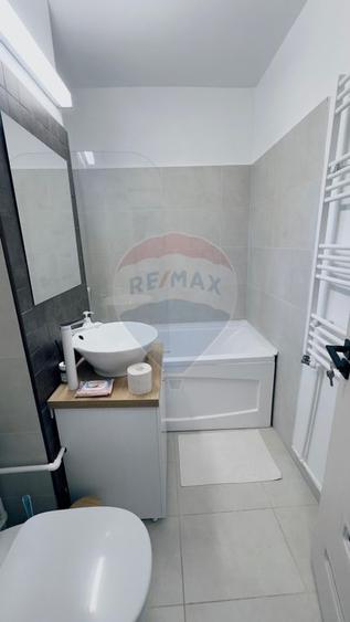 2 camere, 60 mp, renovat complet 2024, 2 balcoane, etaj 4/10, Cv9,lift