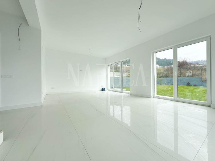 Casa 4 camere de vanzare in Floresti