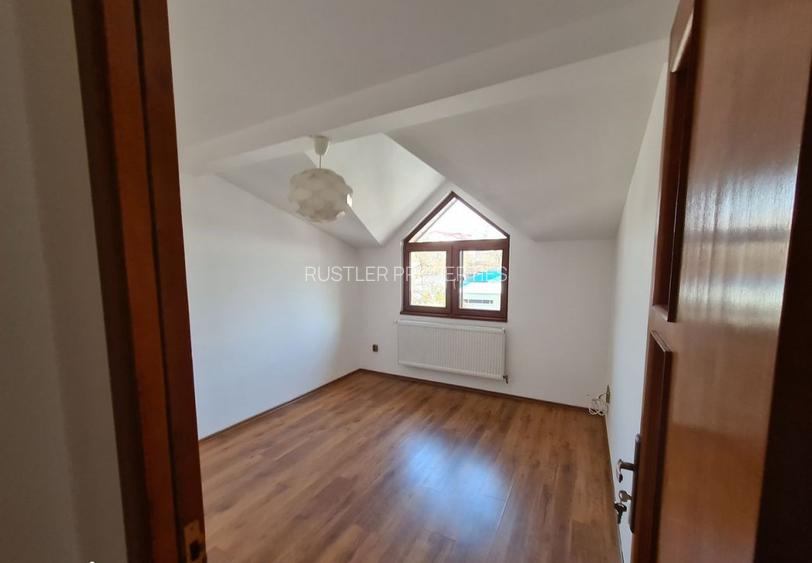 Vila cocheta cu 4 camere, parcare si curte - Baneasa - 13