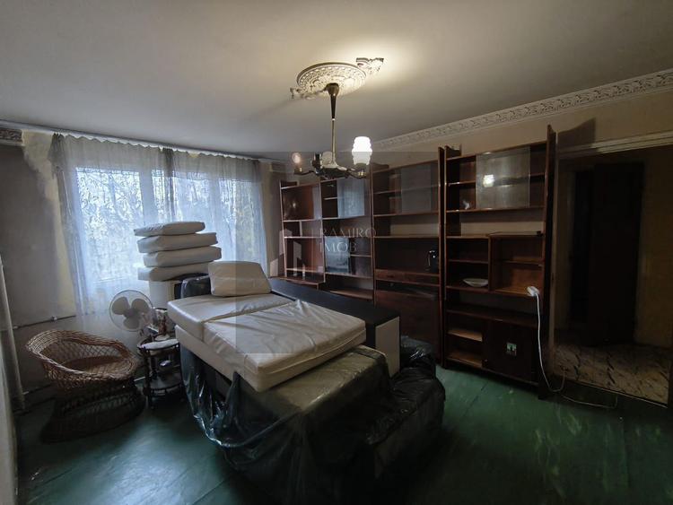 Apartament 3 camere, Metrou 1 Decembrie 1918, de renovat