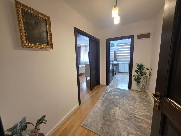 Vilă excepțională cu lift, piscina și teren de 1000 mp | VOLUNTARI