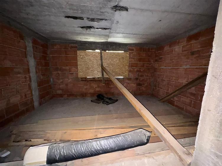 Casa P+1 la rosu (caramida) de vanzare in Golesti