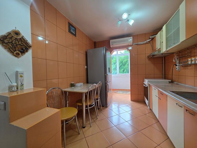 Berceni - Inchiriere apartament luminos 2 camere - decomandat! PARCARE !