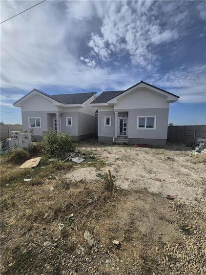 Duplex despartit prin baie - zona foarte buna - posibilitate mansardare