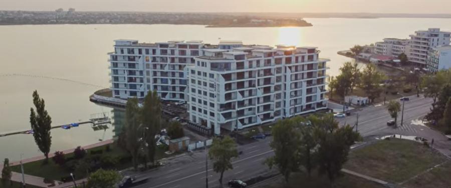 Apartament cu vedere generoas catre lac in complex LakeOn